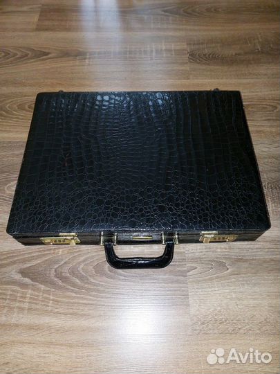 Набор ножей и столовых предметов в кейсе