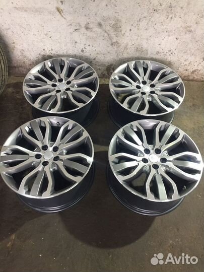 Диски с резиной колеса R21 Range Rover L494