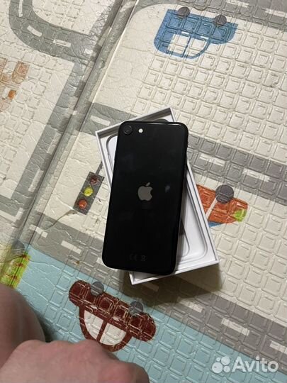 iPhone SE, 64 ГБ