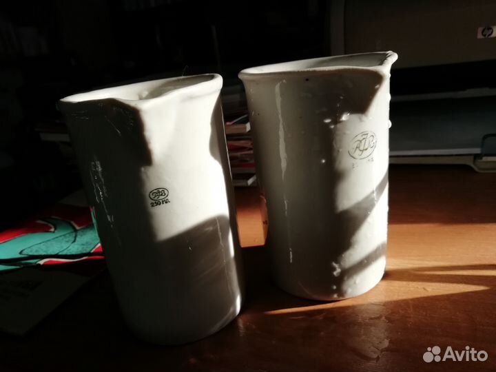 Кружку фарфоровую с ручкой и носиком