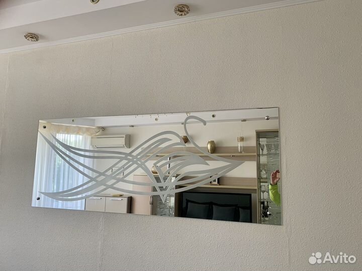 Зеркало с декоративным рисунком