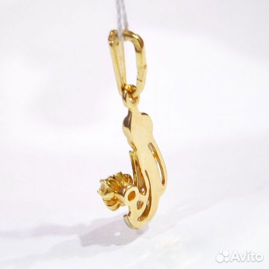 Золотая подвеска с камнем