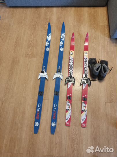 Две пары лыж 100, 120 с ботинками и палками