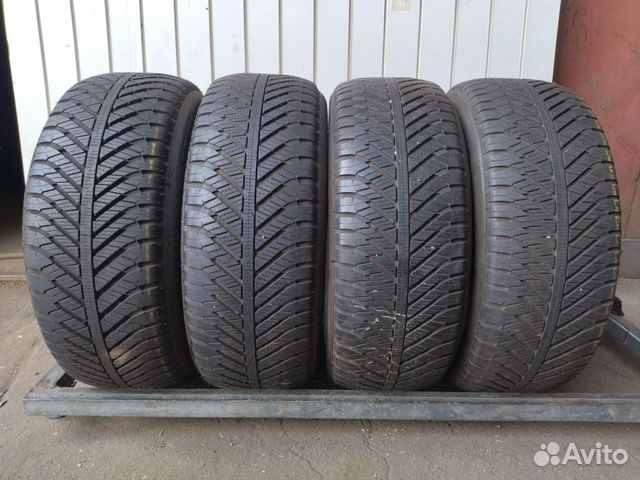 Goodyear Vector 4Seasons 225/55 R17