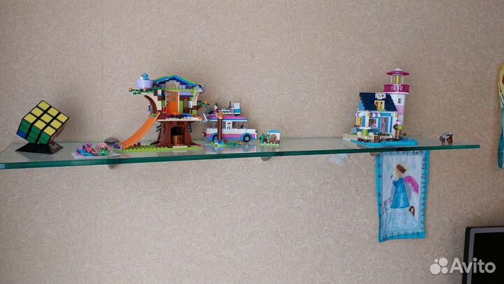 Стеклянная полка с кронштейнами