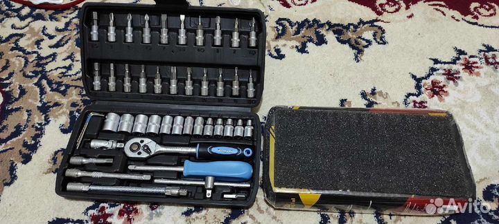 Набор инструментов для авто в чемодане