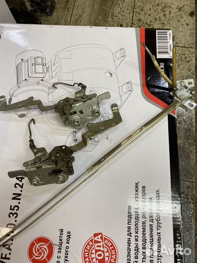 Замок двери приора