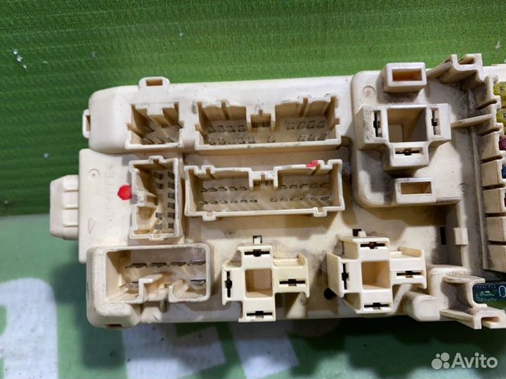 Блок предохранителей салонный Mitsubishi Galant