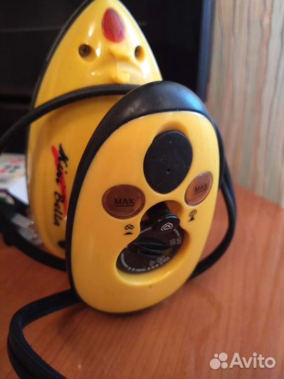 Дорожный утюг с отпаривателем