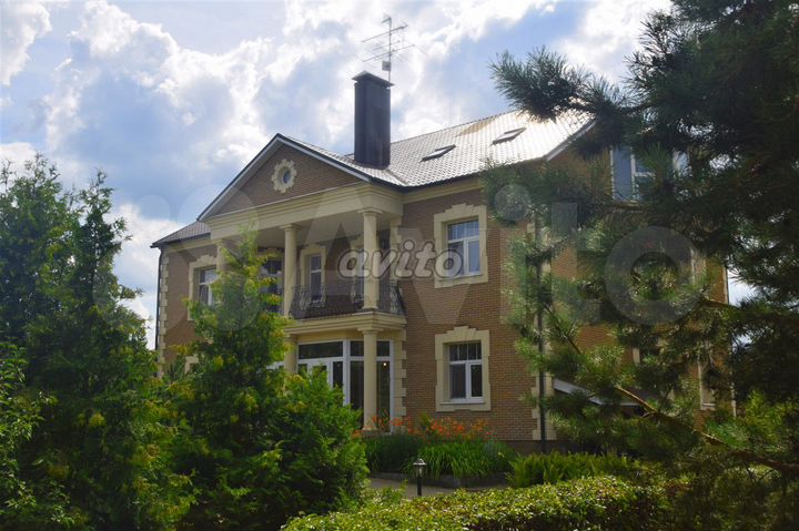 Коттедж 800 м² на участке 50 сот.