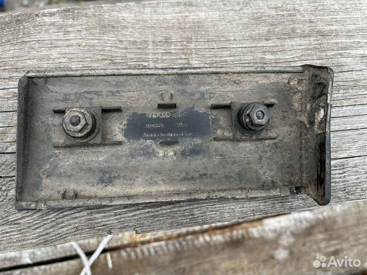Молдинг переднего левого крыла ауди 100 c3