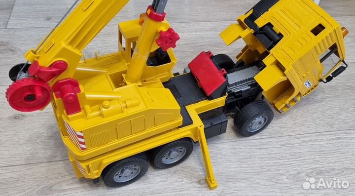 Игрушки Bruder автокран Man, мини экскаватор JCB