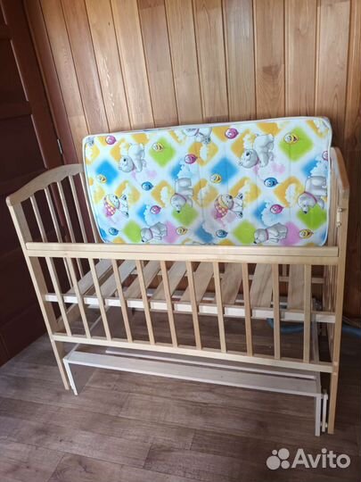 Детская кроватка с маятником+матрас