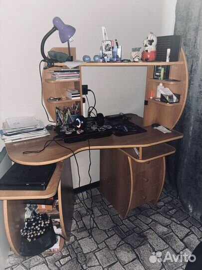 Письменный стол