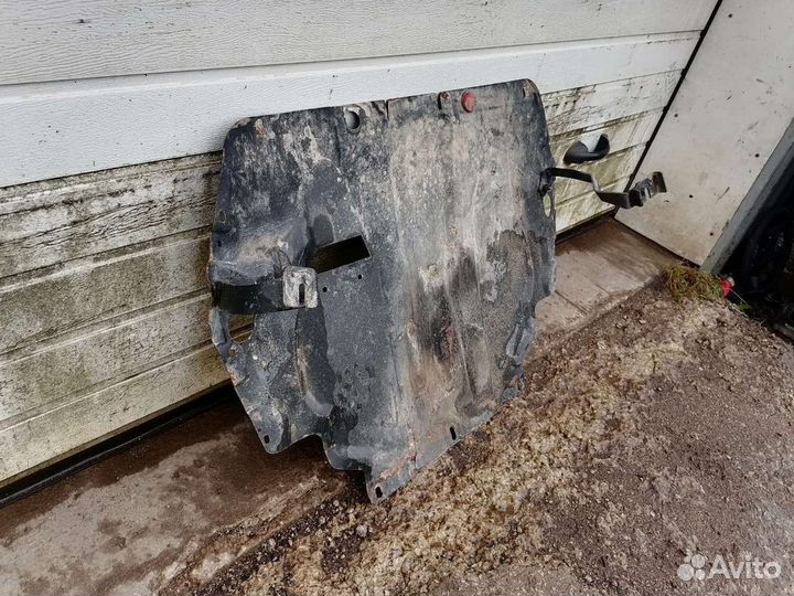 Защита двигателя Фольксваген Гольф 5 плюс