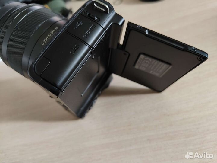 Беззеркальный фотоаппарат Canon EOS M200
