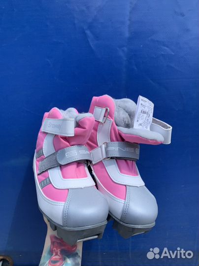 Лыжные ботинки новые доя девочки