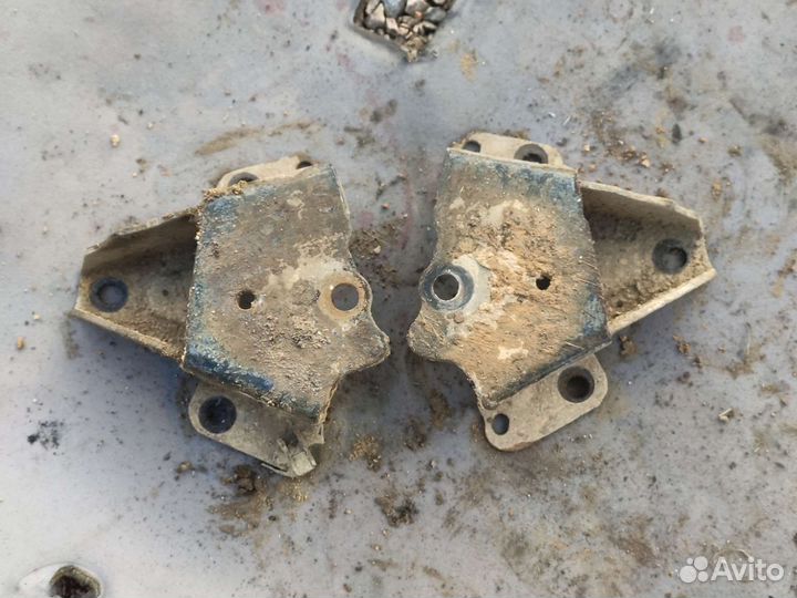 Крепеж задней подвески Рено лагуна 2