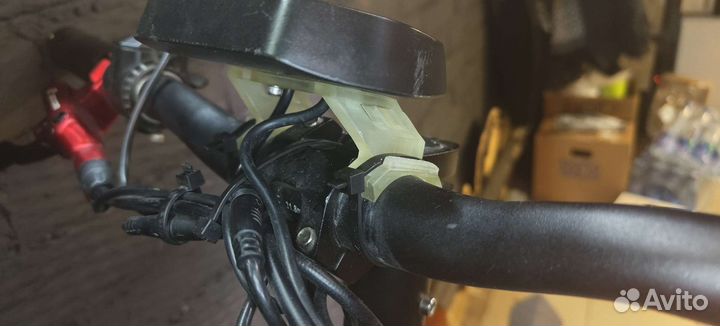 Крепеж бортового компьютера самоката kugoog2pro