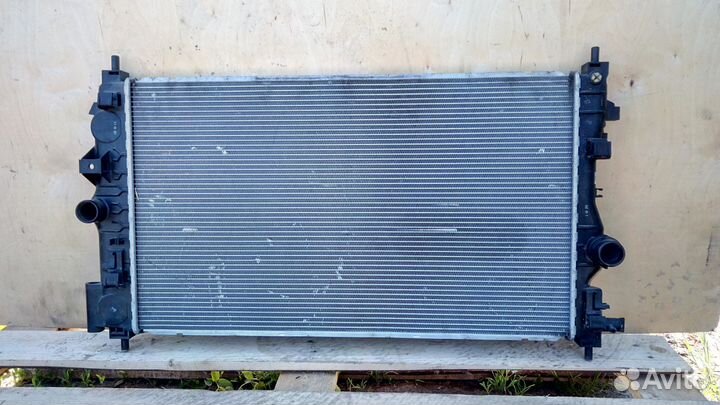 Радиатор основной 2.0 dti на Опель Зафира Ц