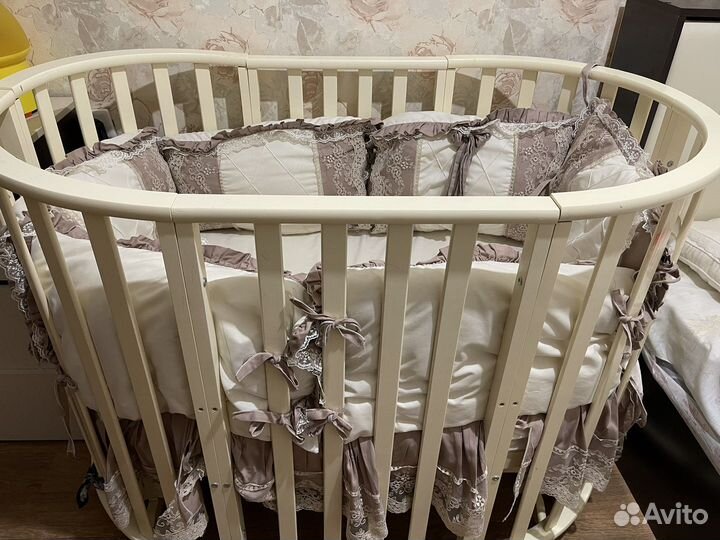 Детская кровать с матрасом, бортиками, с маятником