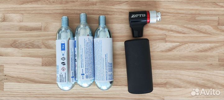 CO2-велонасос ztto и три 16г баллончика