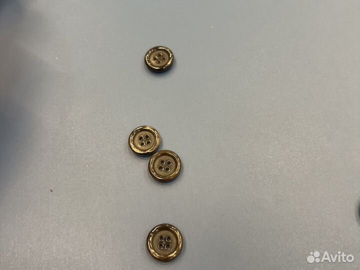 Фирменные пуговицы и заклепки