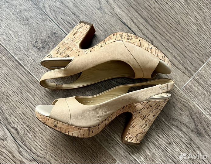 Босоножки женские