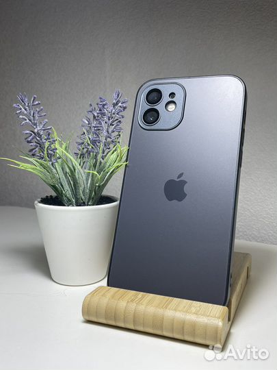 Чехол на iPhone 12