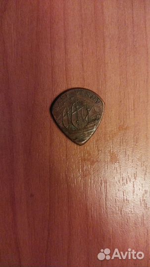 Медиатор для гитары бронза в виде половины пенни