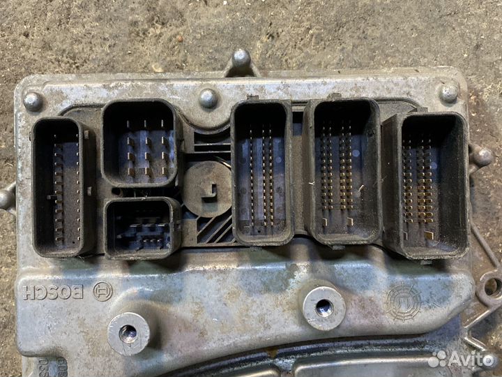 Блок управления двигателем BMW DME