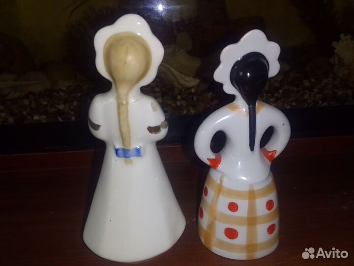 2 фарфоровые статуэтки-символы фестиваля молодежи