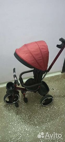 Трехколесный велосипед с ручкой