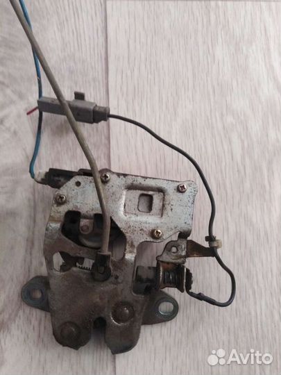 Замок багажника toyota windom VCV10