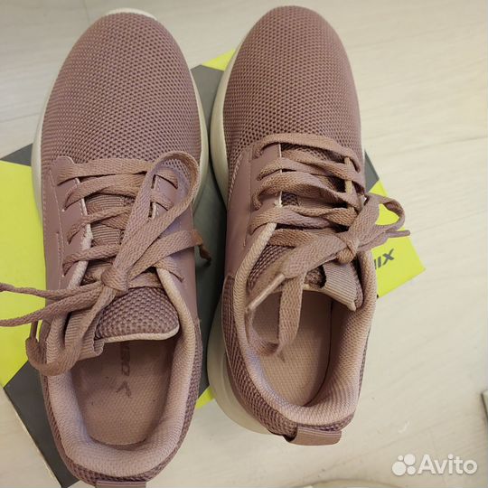 Кроссовки женские 38 размер