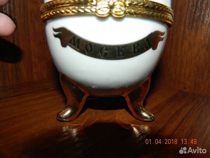 Фарфоровое яйцо-шкатулка