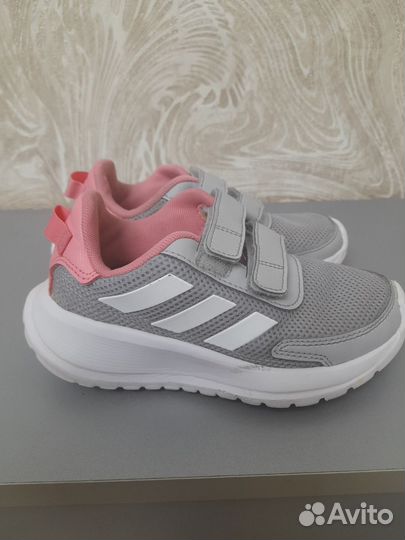 Кроссовки adidas 28