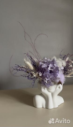 Композиция для интерьера в вазе из гипса