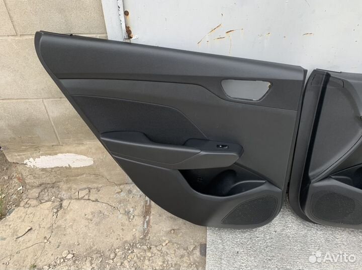 Обшивка двери Hyundai Solaris 2 Оригинал