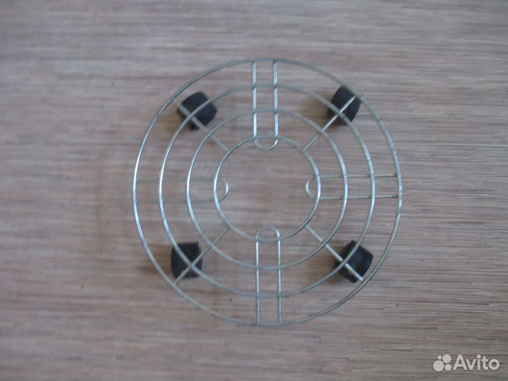 Продам стойку на колесах