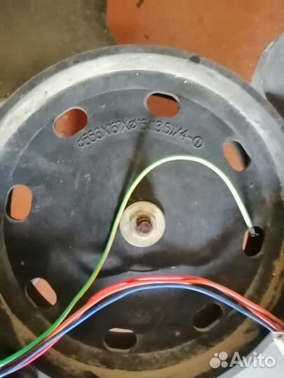 Двигатель вентилятора кондицеонера с лопостями