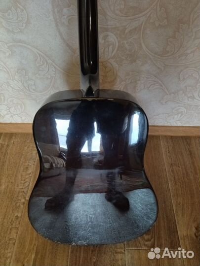 Акустическая гитара