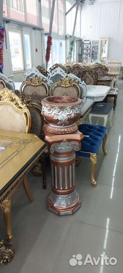 Колонны с вазами