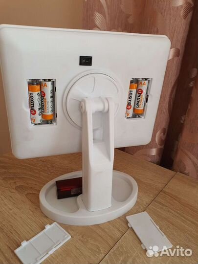 Настольное зеркало с подсветкой