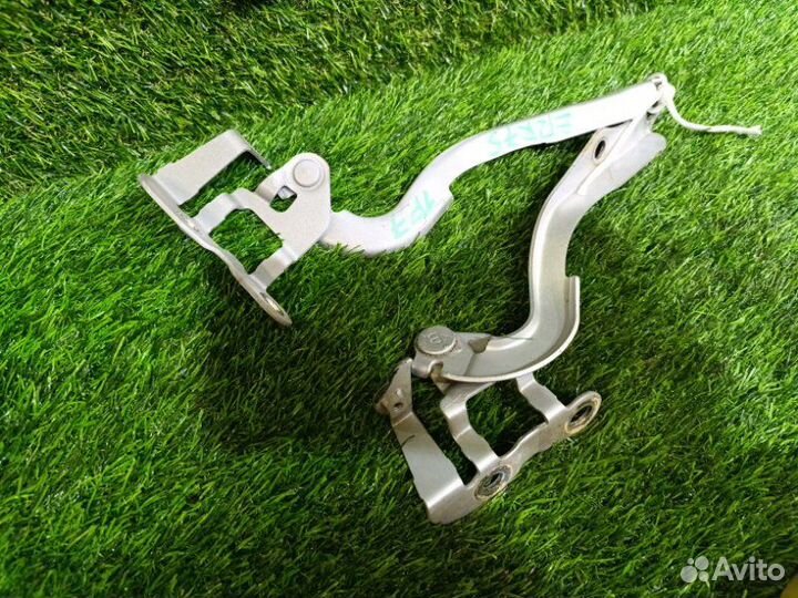 Петля капота Toyota Noah ZRR75