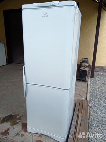 Холодильник indesit
