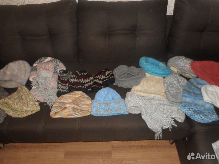 Шапки,перчатки,шарфы,носки отдам