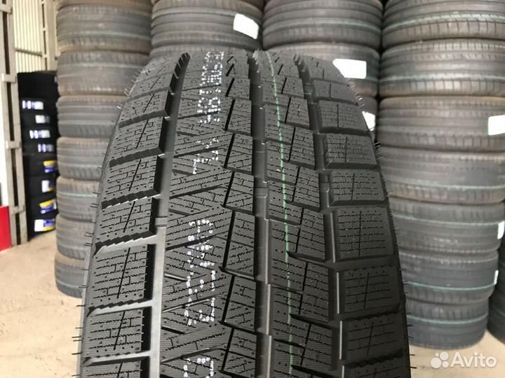 Habilead SnowShoes AW33 215/60 R16 99H