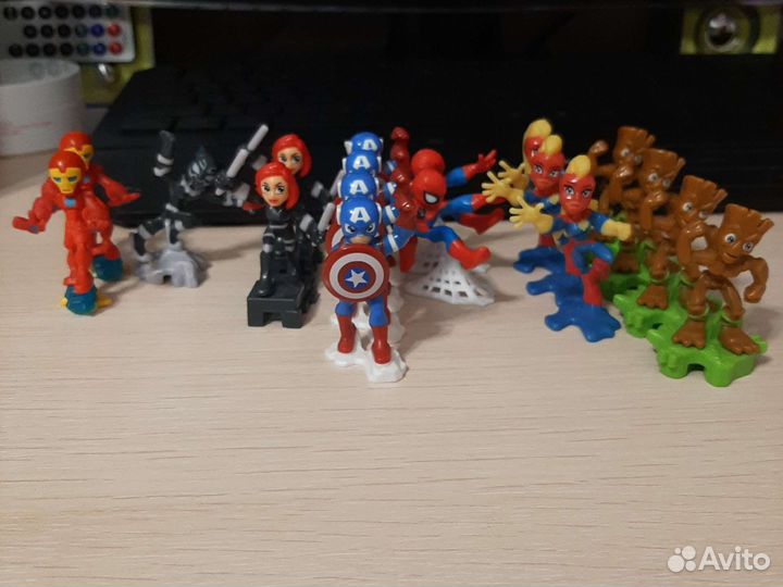 Игрушки из киндера Марвел