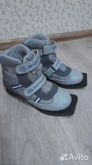 Продам лыжные ботинки